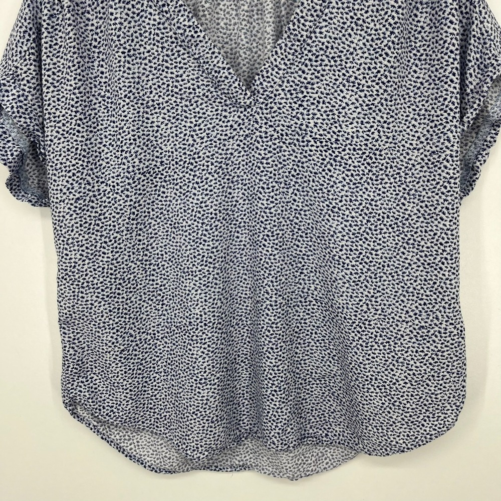 Gap Blouse Top Women's Size L Blue Short Sleeve V Neck Geometric Print Rayon - Picture 3 of 9